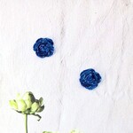 シンプル、小さい輝き649ブルーの薔薇のピアス　イヤリング