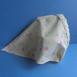 子ども　ゴム入り三角巾　クリーム色のばら