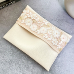 ポケットティッシュケース　フェイクレザー　インド刺繍リボン　クリーム　春模様