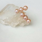 【ロングセラー】ナチュラルカラー　 さくら色　やわらかピンクの3粒パールピアス(イヤリング)　桜色