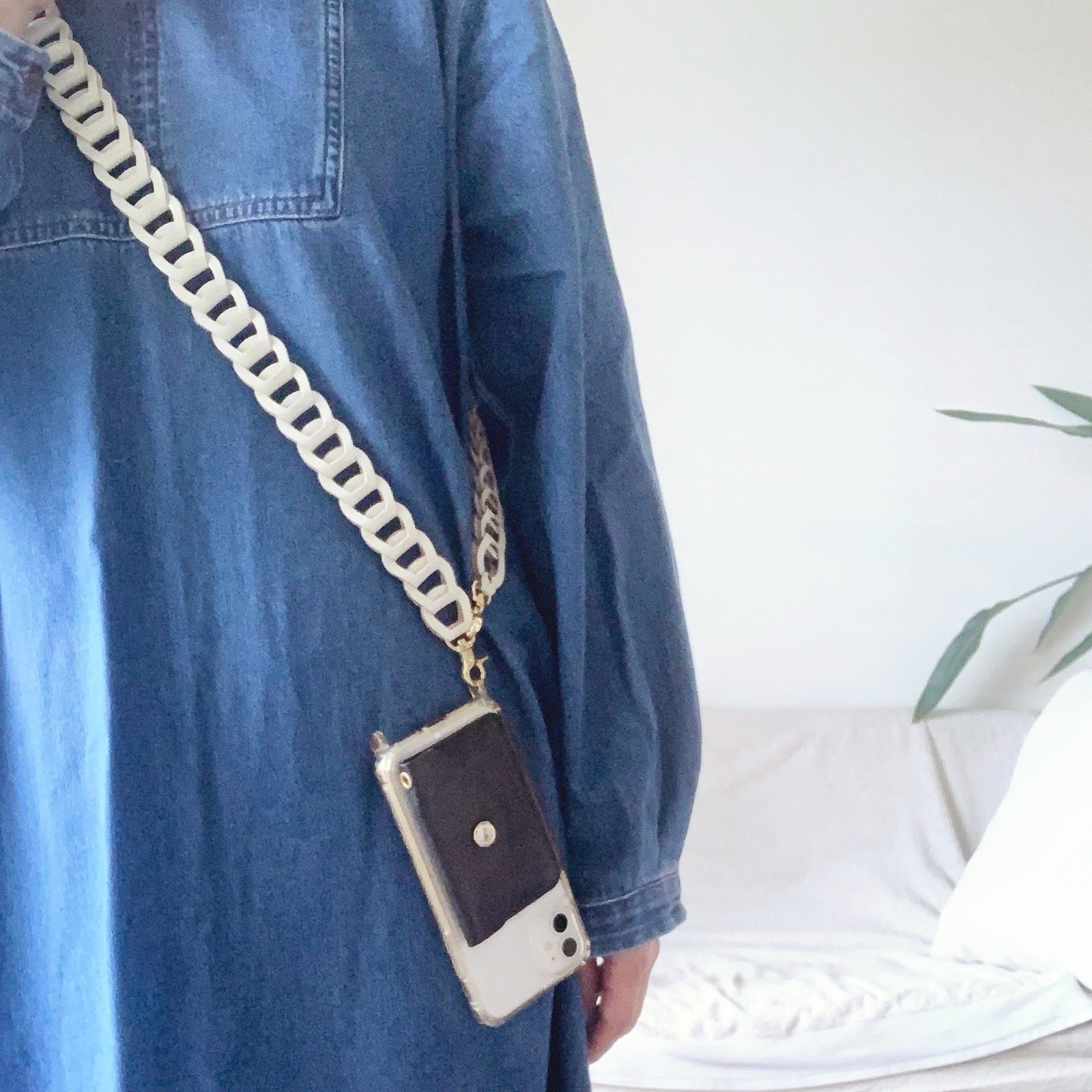 Leather pieces スマホショルダーストラップ(オフホワイト) Leather pieces スマホショルダーストラップ(オフホワイト)