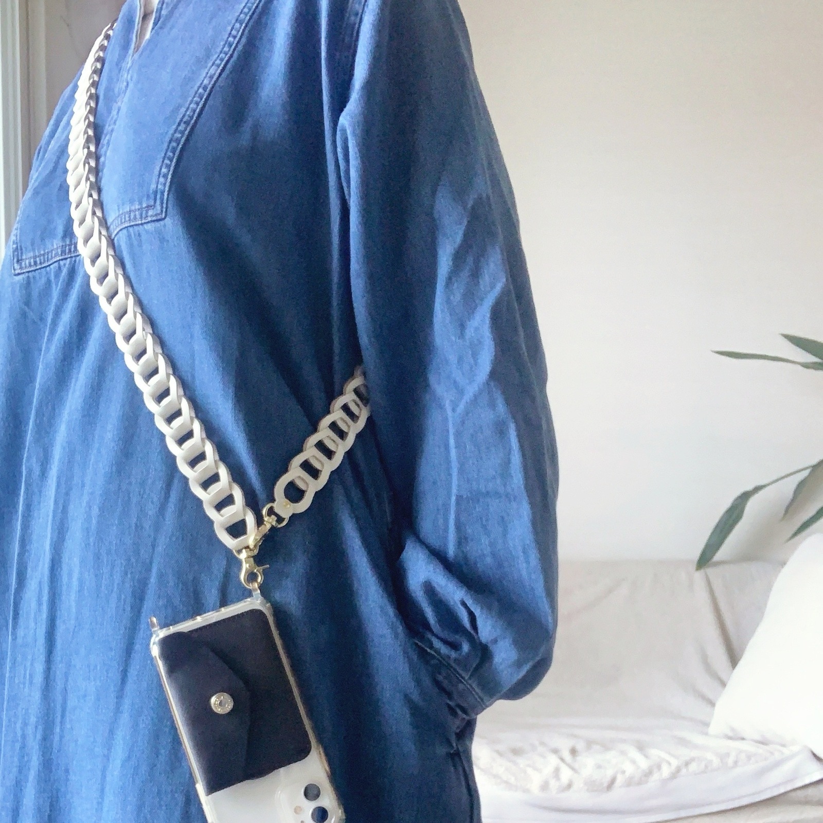 Leather pieces スマホショルダーストラップ(オフホワイト) Leather pieces スマホショルダーストラップ(オフホワイト)
