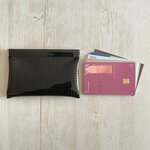 OSORO エナメル黒のカードケース☆クレジットカード10枚、名刺20枚程度収納可