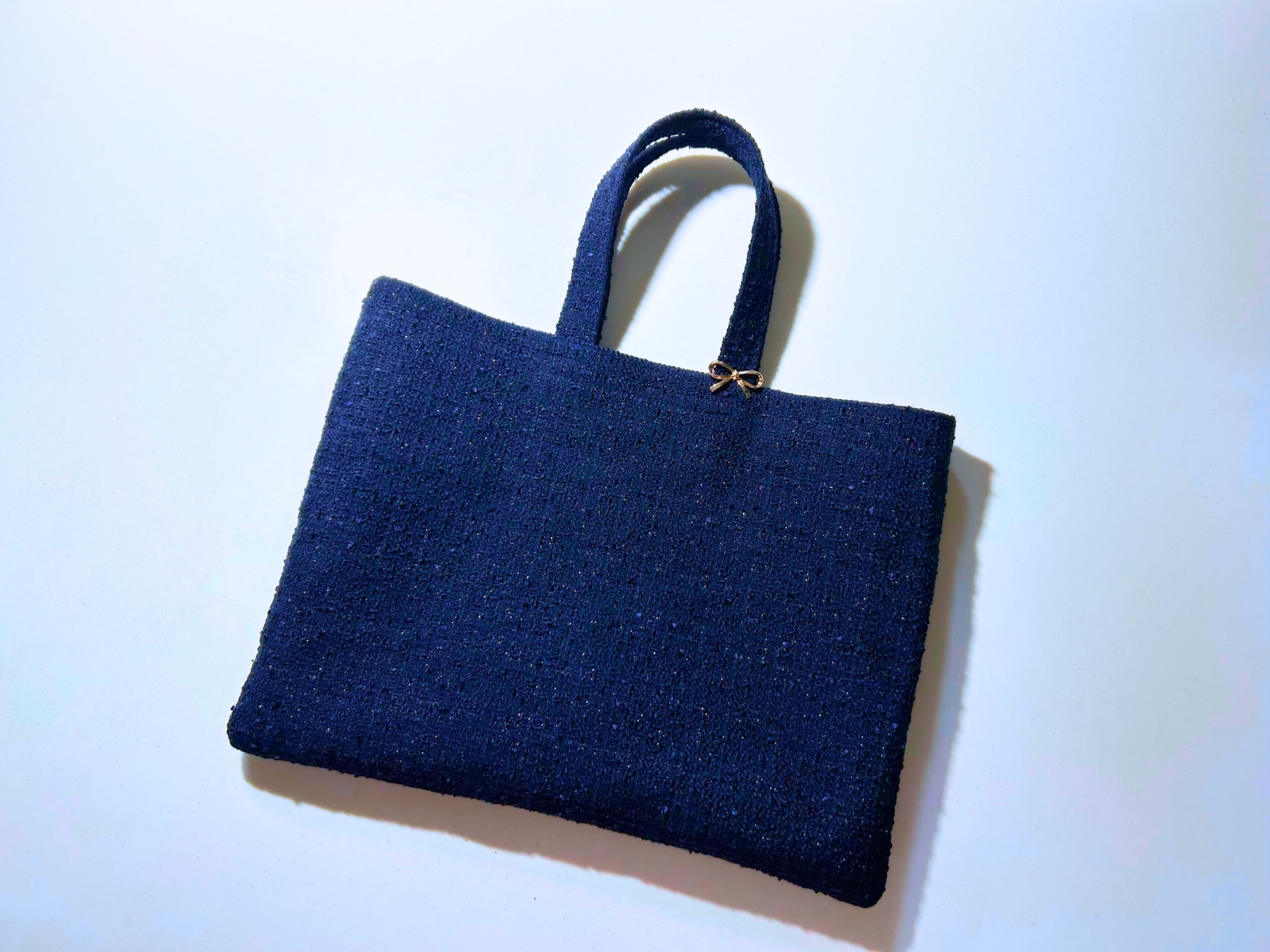【専用品】ハンドメイド高級尾州リボンキラキラツイードトートバッグ　ブラック 高級尾州ツイードトートバッグ ブラックネイビーhandmade