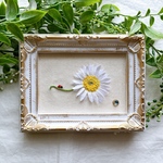 フレーム付き刺繍完成品❁マーガレットとてんとう虫さん❁