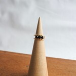 天然石イヤカフ（ブラックスピネル）