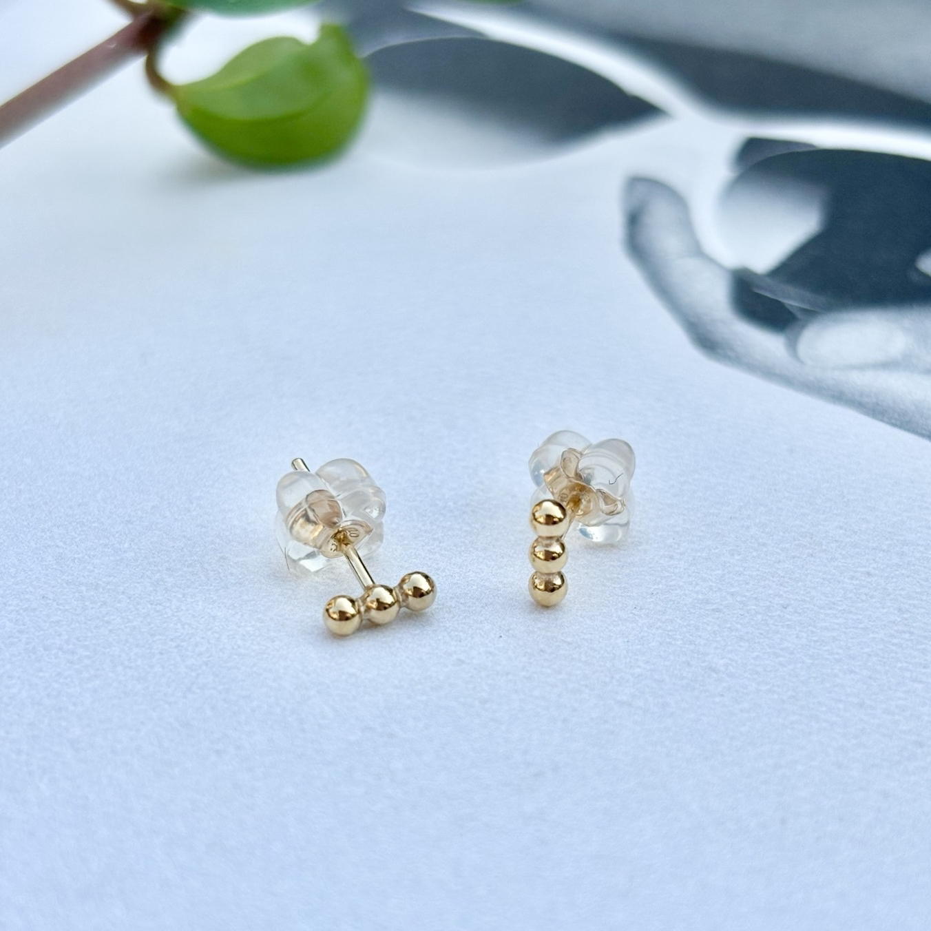 14kgf 】極小7mm グリッター キャッチレスフープピアス
