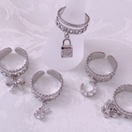ゆらゆらリング💍ジルコニアチャーム付き