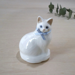 凛とした猫の置物 ［白A］