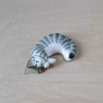 ゴロンとした猫の置物・箸置き［サバ白］