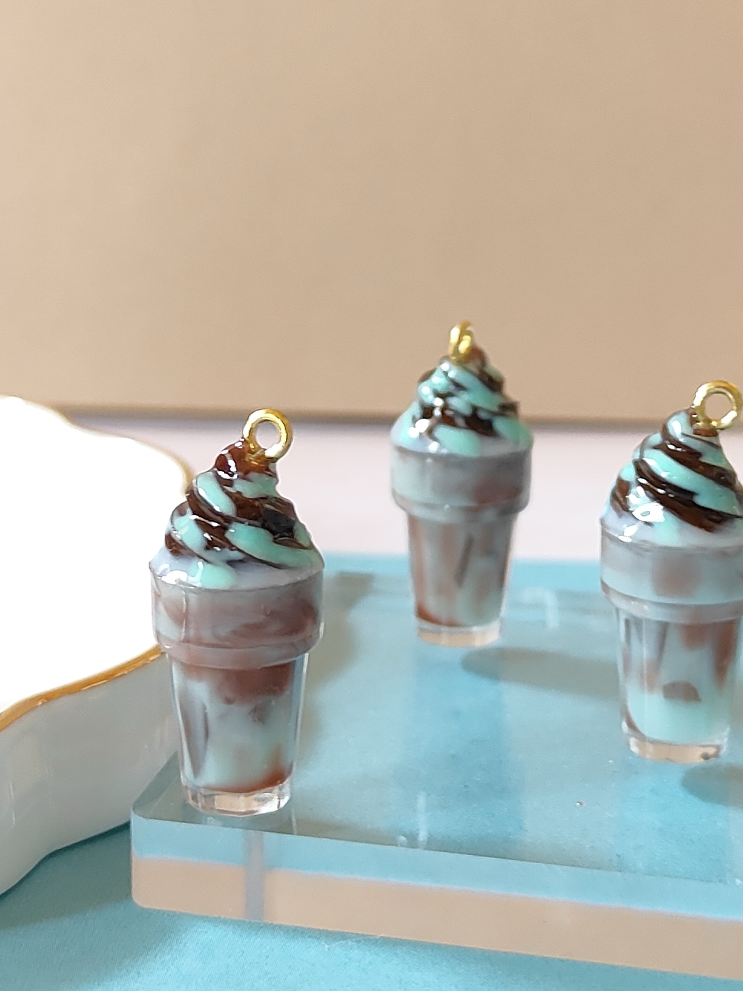 チョコ多め！チョコミントドリンクソフトクリームキーホルダー レジン