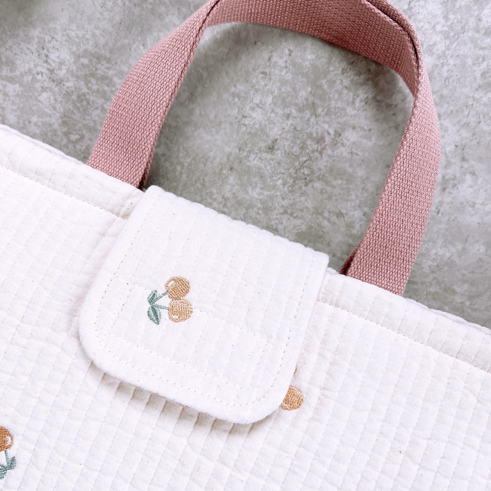 レッスンバッグ ピアニカケース　ヌビ　リボン刺繍　さくらんぼ刺繍 さくらんぼ刺繍ヌビのピアニカケース 鍵盤ハーモニカケース - sijica