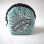 手刺繍ファスナーポーチ「FOREVER」