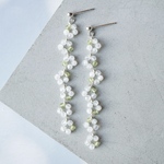 「シロツメクサの花冠」ムーンストーン ペリドット ピアス イヤリング 天然石 誕生石 春 シルバー silver925 金属アレルギー対応 母の日 ギフト プレゼント