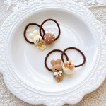 《2個セット》　うさぎ and いちご ヘアゴム　/   キッズヘアアクセサリー　キッズヘアゴム　ベビーヘアアクセサリー　ベビーヘアゴム　いちご　苺　イチゴ　うさぎ　ウサギ　ブラウン　アイボリー