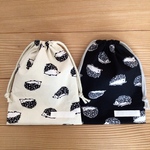 🌺【sale】巾着２個セット　25×20センチ　ハリネズミ🦔黒&きなり(裏地なし)　給食袋など　