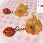 てんとう虫とお花のイヤリング