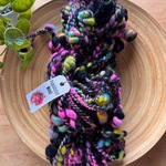 ドイツ発送　手紡ぎ毛糸アートヤーン　Beehive Cocon Black 1