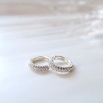 《毎日つけたい気品》CZ SLEEK SILVER HOOPS (ピアス) アレルギー対応