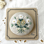 マーガレットブーケ　刺繍ブローチ
