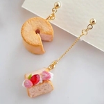 🍓ミニチュア苺シフォンケーキ＆苺シフォンサンドの耳飾り🍓【①イヤリング②ピアス③フックピアス④樹脂ピアス⑤樹脂ノンホールピアス】
