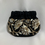 インド刺繍リボン　10センチ丸型バネ口ポーチ　マチなし　