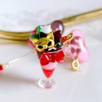 【期間限定】ひげ猫　ストロベリーチョコレートパフェ　ピアス・イヤリング／黒猫怪盗　アルセーニャ／ミニチュア　スイーツ／アシンメトリー／レジン／イチゴ　アイスクリーム　肉球　チョコレート／ハート