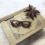 〔再販〕レジンめがねブローチ（ブラウン）