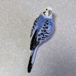 セキセイインコ ブローチ（振り向き）水色×白 〈 羊毛フェルト〉④