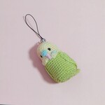 手編みのセキセイインコあみぐるみストラップ（緑×黄）