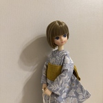 リカちゃん　淡いグレーの花柄の浴衣と芥子色の帯　巾着付き