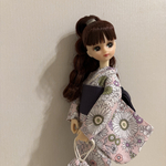 リカちゃん　ピンク色のシンプルな花柄の浴衣とくすみピンクとダークカラーの帯　巾着付き　