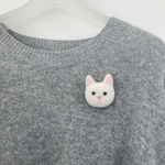 ふわふわ白猫さんブローチ