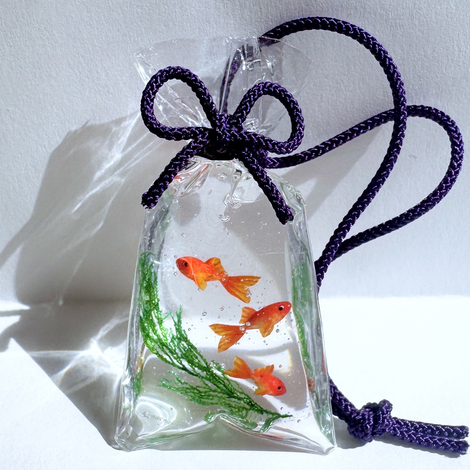 硝子皿で泳ぐ金魚 ミニチュア インテリア 置物 - 池波屋 | minne