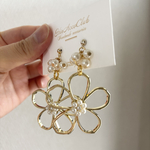 H171.🌼大人気！再販‪‪③ 主役 大ぶりフラワー ピアス イヤリング パール ゆれる お花 キラキラ 金属アレルギー対応 花嫁 ウエディング ブライダル 結婚式 お呼ばれ デート 特別 gold