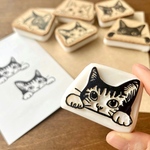 ･:*こっそり見つめてるよ･:* こっそりのぞき見トラにゃんこ・ねこはんこ　猫　消しゴムはんこ