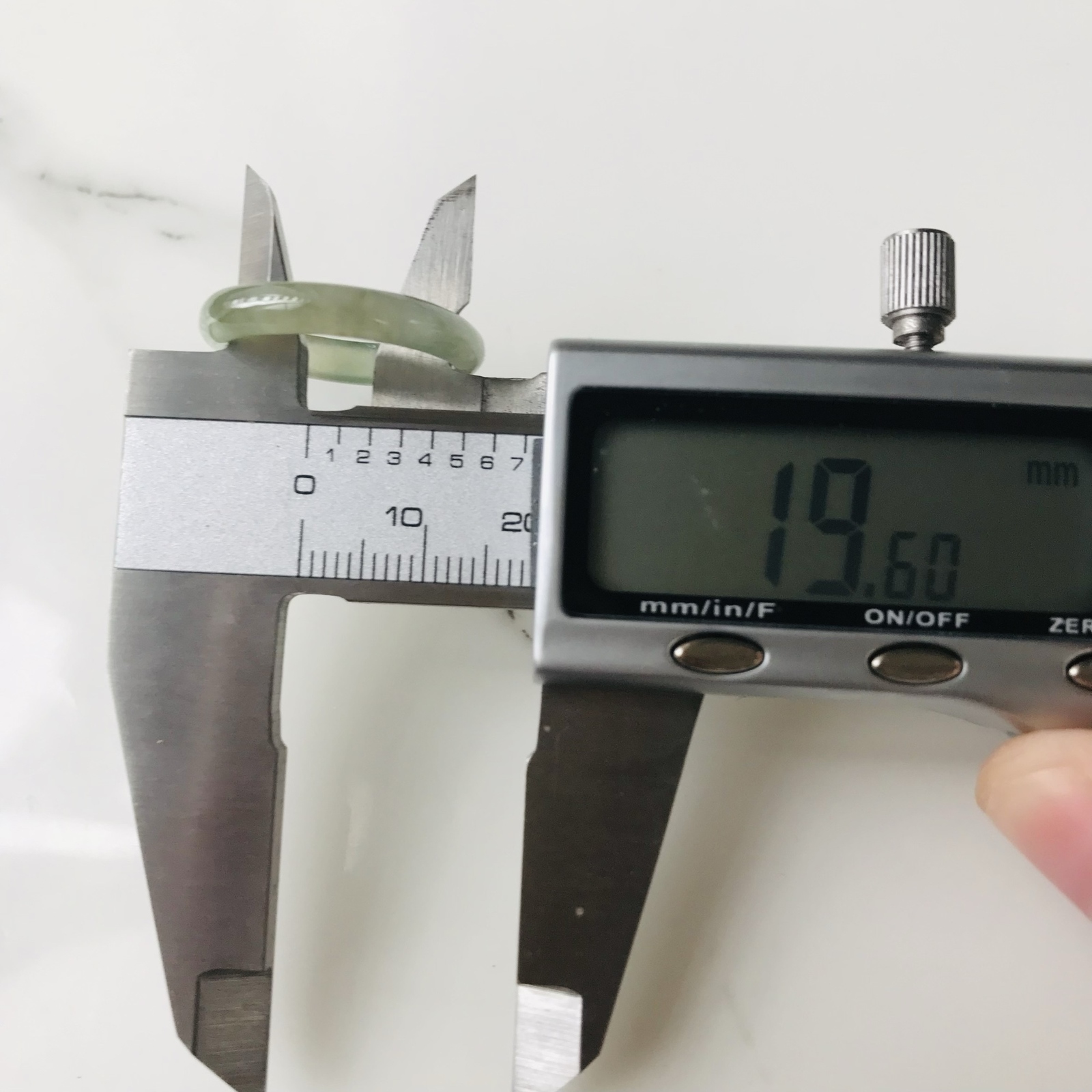 [R50-084］ ジェイド　JADE ヒスイ　本翡翠　くりぬき　リング　天然石　一点物　ミャンマー産　18号　指輪