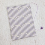 特価！ブックカバー★選べるサイズ&裏地カラー★波ストライプ柄 薄紫 生成り★文庫判 新書判 四六判 A5判 手帳カバー