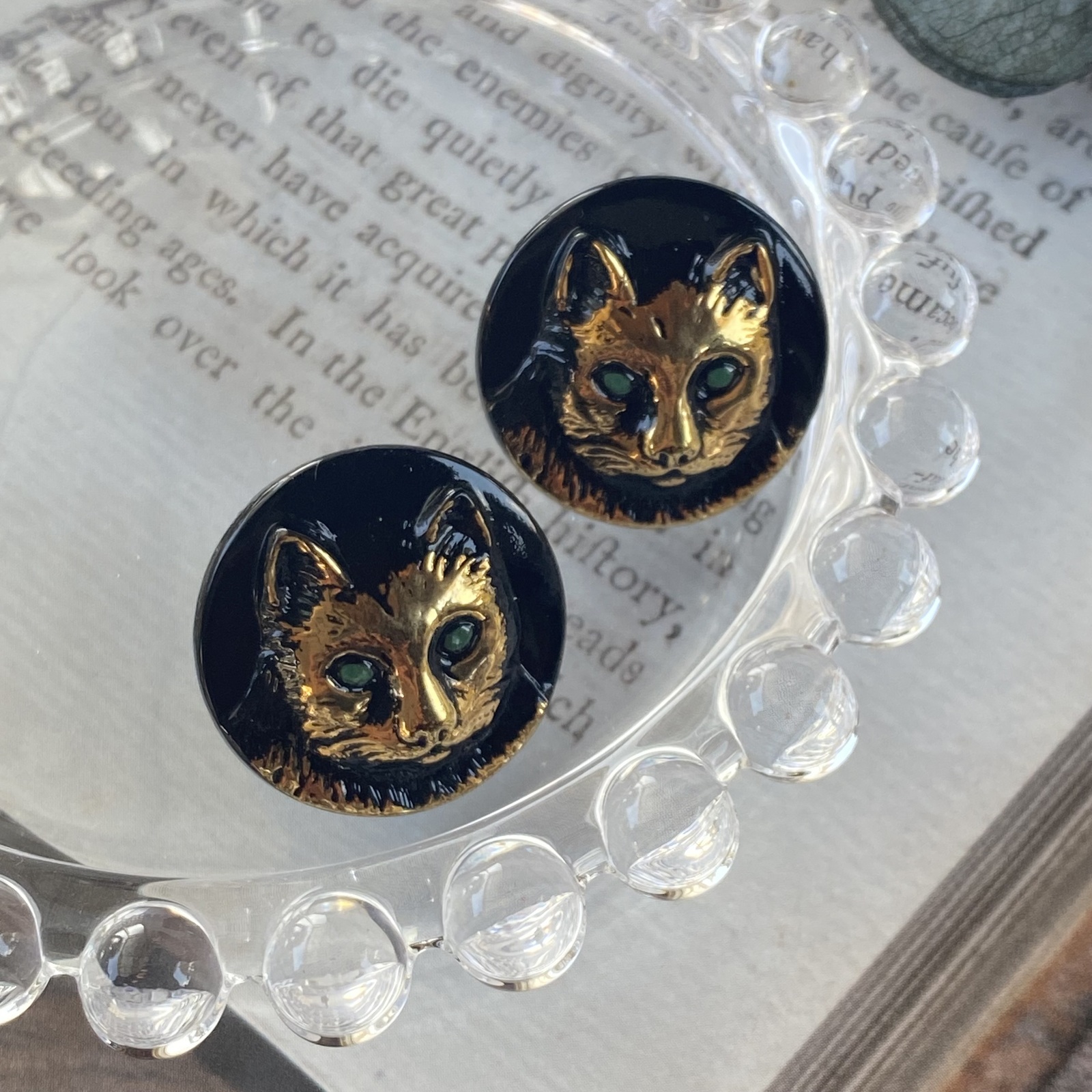 ねこちゃんとビジューイヤーカフ桜×三毛猫