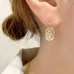 しずくドロップの煌めき ピアス / イヤリング / チタンピアス / 樹脂ピアス / シンプル