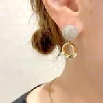 グレーマーブルカボションとニュアンスゴールドリング ピアス / イヤリング / チタンピアス / 樹脂ピアス / シンプル
