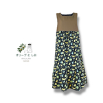 【SALE♪3200円→2300円】スクエアネックのフルーツ柄ジャンパースカート　ティアードワンピース　カーキ　黒　シームポケット付き　コットン　マキシ丈　ゆったりサイズ