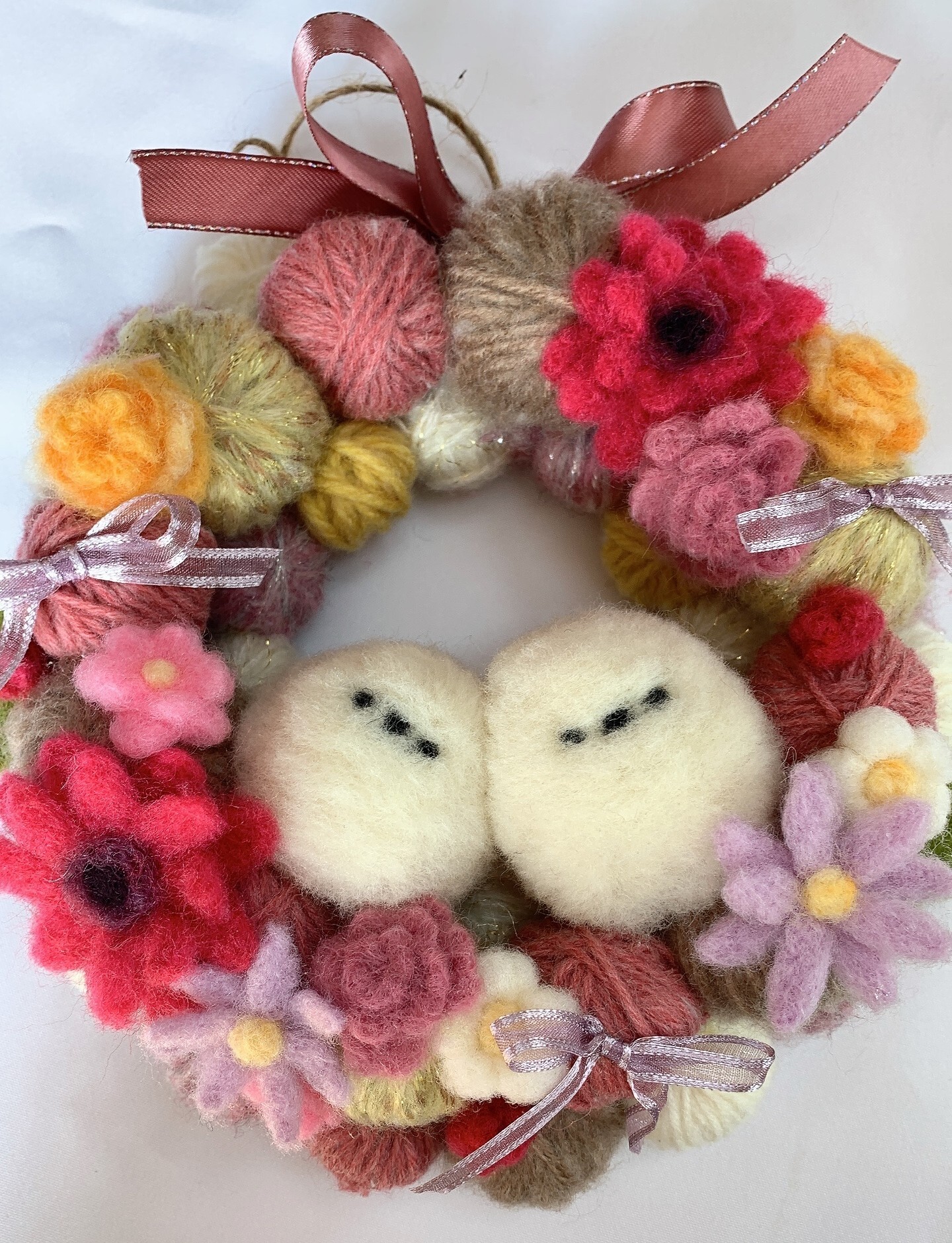 仲良しシマエナガさんとお花のリース