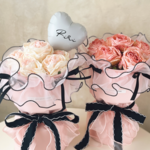 ピンク×ブラック薔薇のバルーンフラワー. 母の日ギフト