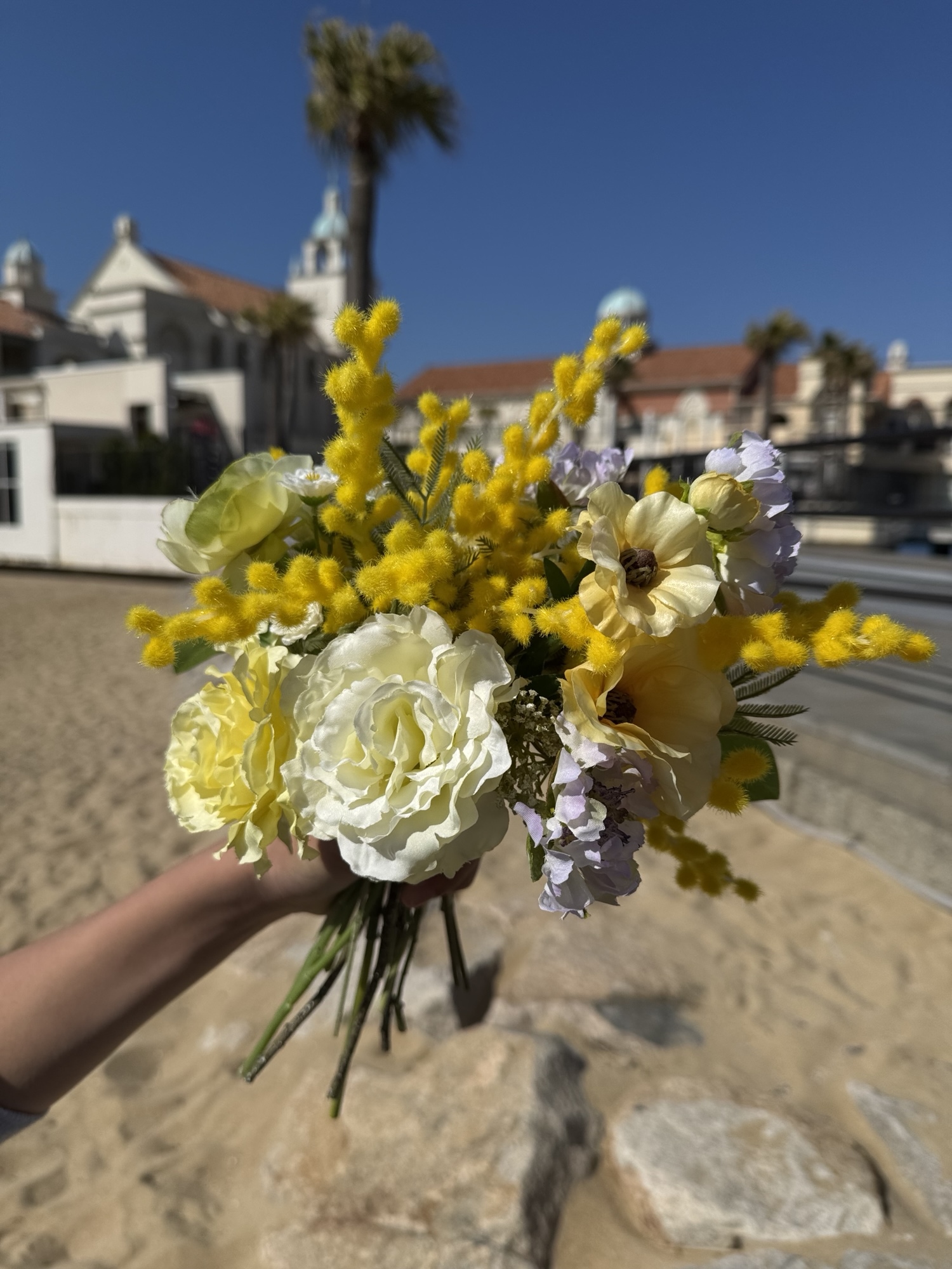ラナンキュラスとミモザのブーケ 春ブーケ ミモザとラナンキュラスのブーケ スカビオサ 両親贈呈