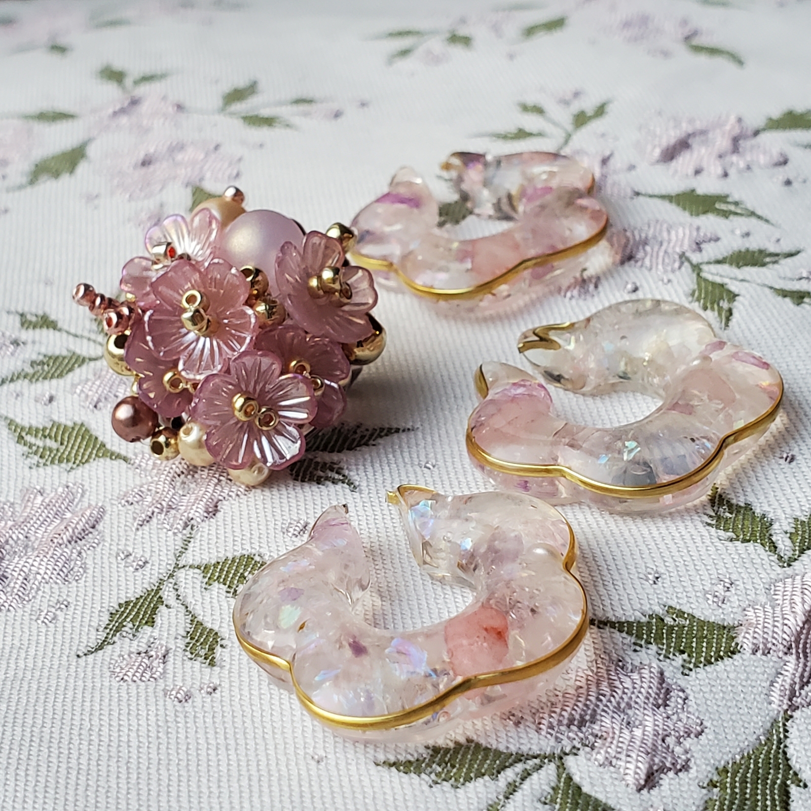 ビーズ刺繍 SAKURA ホワイト ブローチ ブローチ Lien 通販