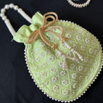 パール＆ストーン刺繍入りポットリーバッグ・ライトグリーン巾着袋
