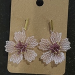 ハンドメイド 桜の花 ビーズピアス 新作