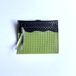 コンパクトなスマートポーチ　ブラック&グリーン　【革　皮　レザー　ポーチ　個性　被りにくいかも　お洒落　カード入れ　】