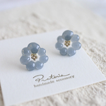   【サージカルステンレスピアス】ぷくぽこお花のピアス　スプリングブルー